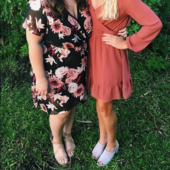 Floral Black And Pink Short Sleeve V Neck Dress - Picture 3 of 3